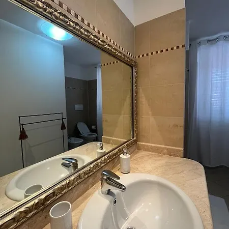 Charlotte Deluxe Apartament Near Piazza Unita Appartamento *