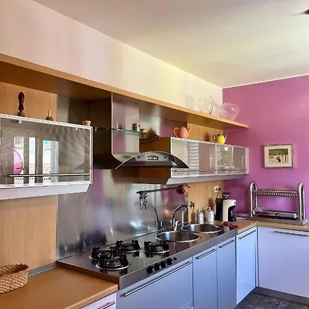 Charlotte Deluxe Apartament Near Piazza Unita *