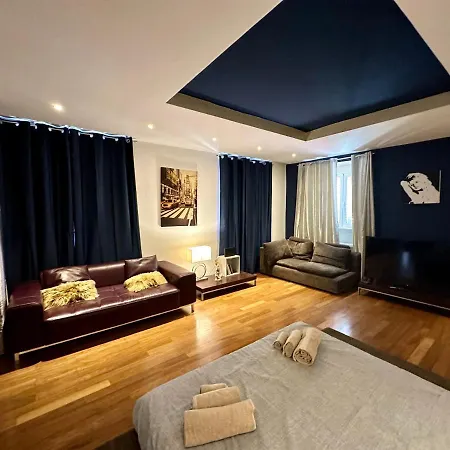 Charlotte Deluxe Apartament Near Piazza Unita *