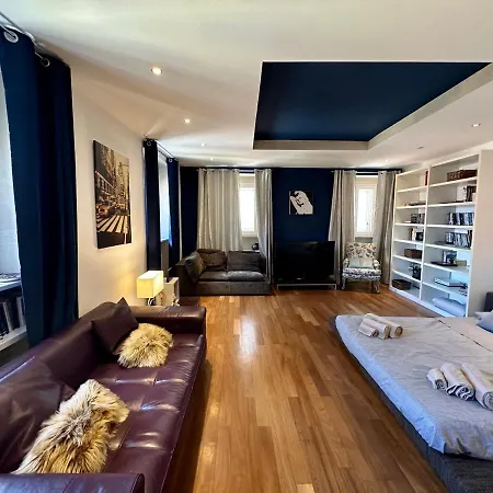 Appartamento Charlotte Deluxe Apartament Near Piazza Unita *