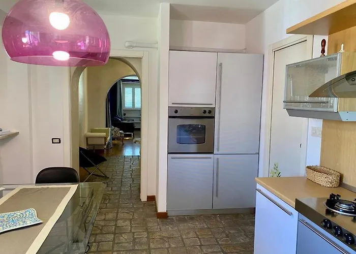 Charlotte Deluxe Apartament Near Piazza Unita