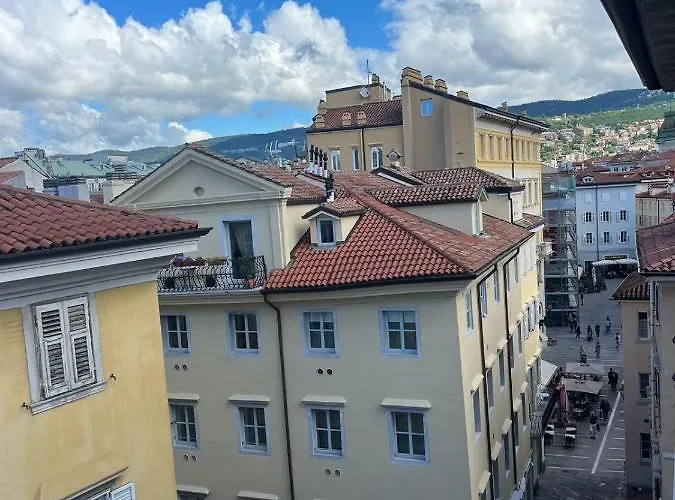 Lägenhet Charlotte Deluxe Apartament Near Piazza Unita