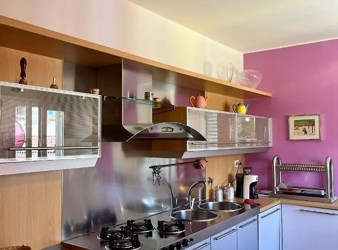 Charlotte Deluxe Apartament Near Piazza Unita *