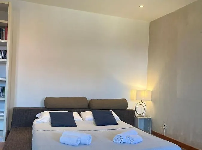 Charlotte Deluxe Apartament Near Piazza Unita Lägenhet *