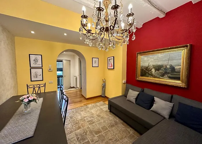 Charlotte Deluxe Apartament Near Piazza Unita Lägenhet