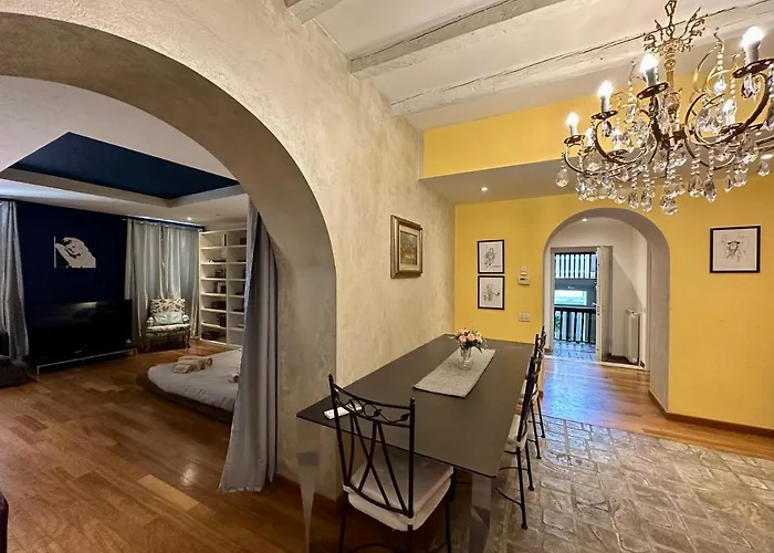 Charlotte Deluxe Apartament Near Piazza Unita *