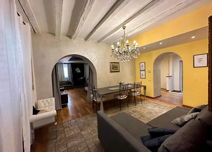 Charlotte Deluxe Apartament Near Piazza Unita *