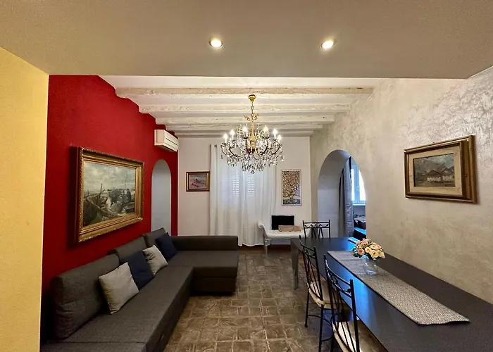 Lägenhet Charlotte Deluxe Apartament Near Piazza Unita