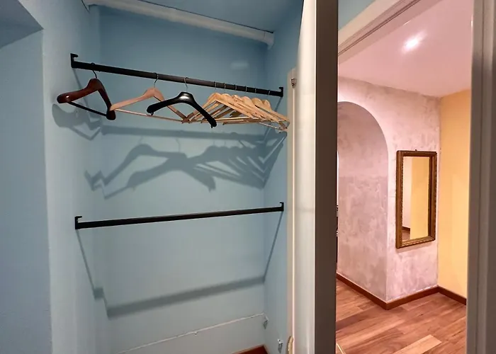 Charlotte Deluxe Apartament Near Piazza Unita Lägenhet *