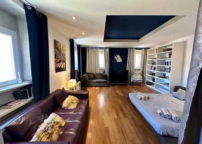 Lägenhet Charlotte Deluxe Apartament Near Piazza Unita *