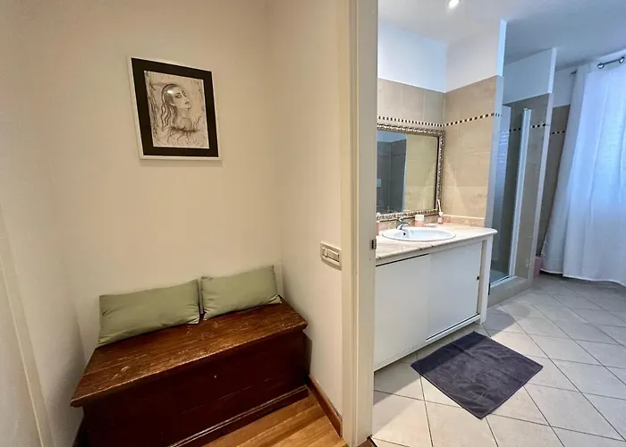 Charlotte Deluxe Apartament Near Piazza Unita Lägenhet