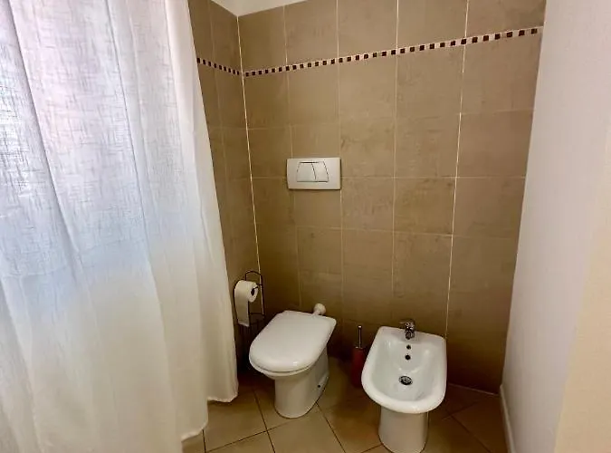 Charlotte Deluxe Apartament Near Piazza Unita Lägenhet *